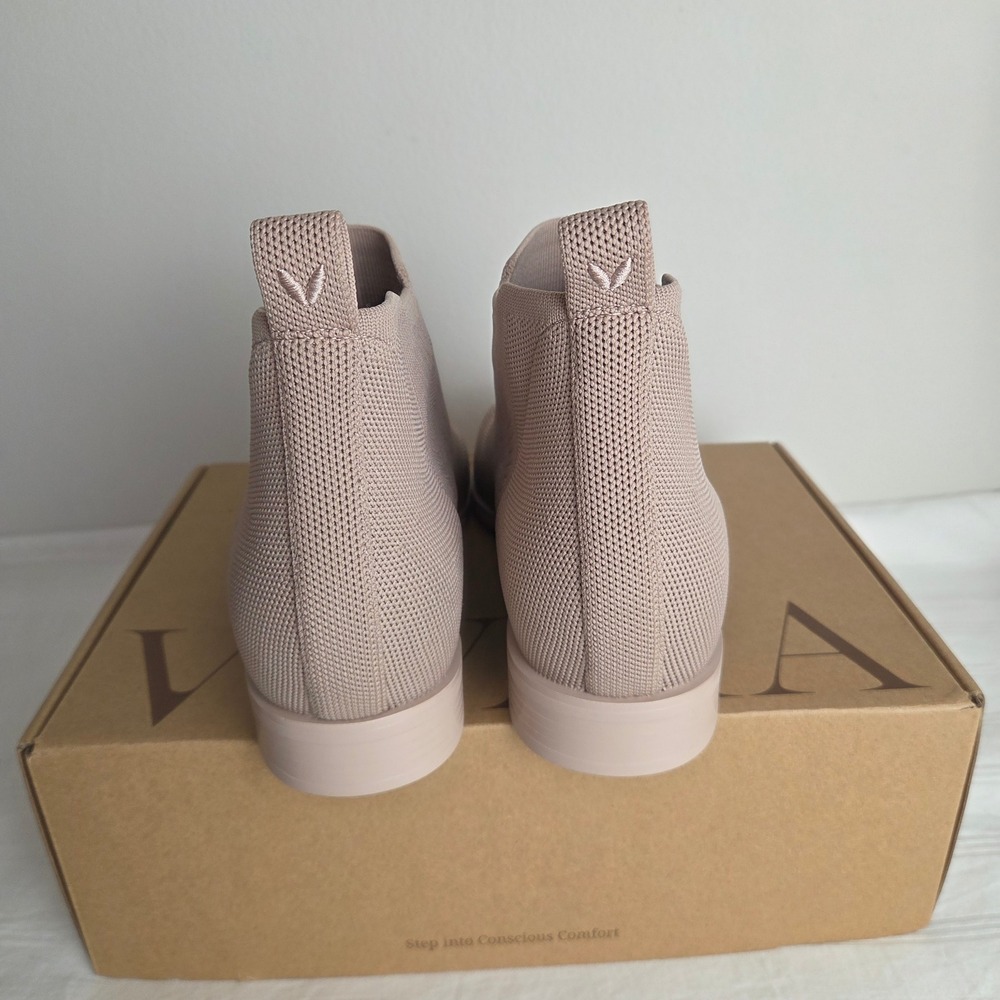 VIVAIA Ryan Warm Taupe Water Repellent Knit Slip-On Ankle Boots US 8.5 EU 39.5 - Picture 16 of 16